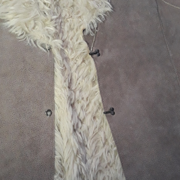 Vest - Picture 2 of 4